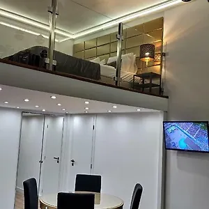verificați disponibilitatea